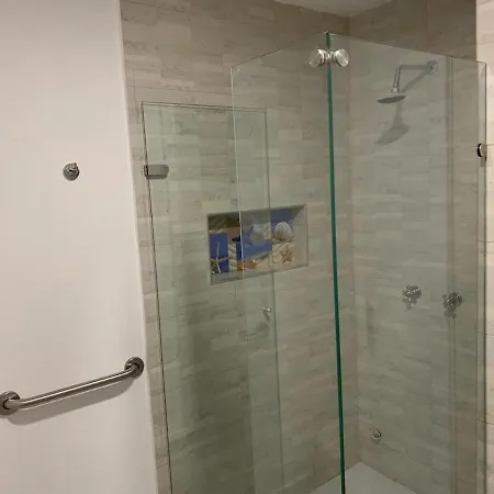 Apartamento Aparta-estudio Con Hermosa Vista Barrio Laguito